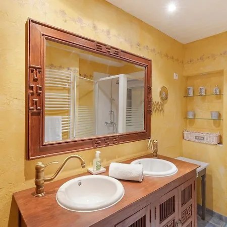 بيت للعطل Maison Historique En Pierre *